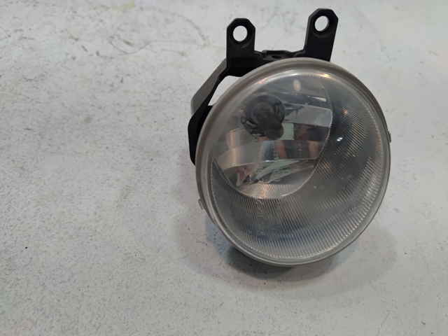 Протитуманка ліва 8122048050 TOYOTA