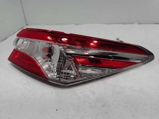 Ліхтар задній правий 8155006720 TOYOTA