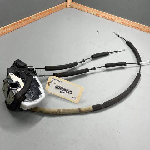 Замок задніх дверей, правих 825004GA0A NISSAN