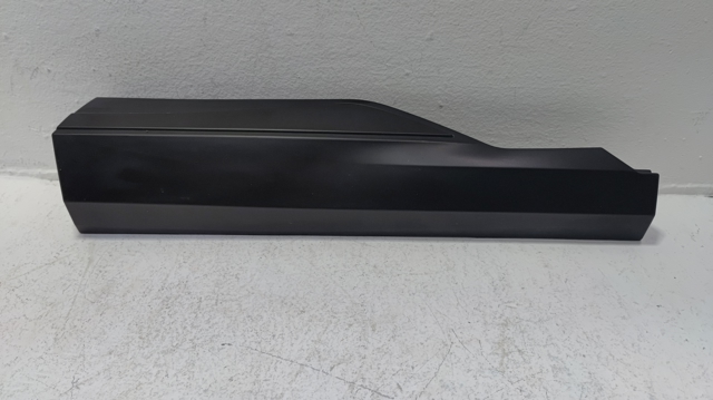 Накладка задніх дверей 828716RR0A NISSAN