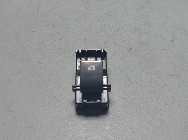 Кнопки заднього склопідйомника 848100E040 TOYOTA