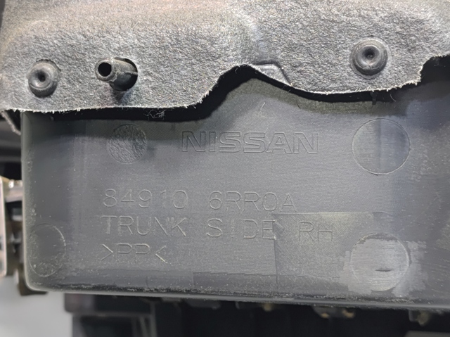 Облицювання багажного відсіку, праве 849506RR0B NISSAN