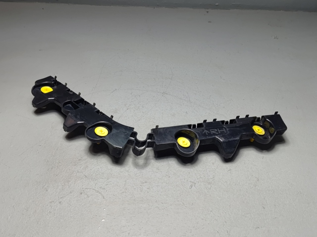 Кронштейн бампера заднього, правий 852206CA0A NISSAN