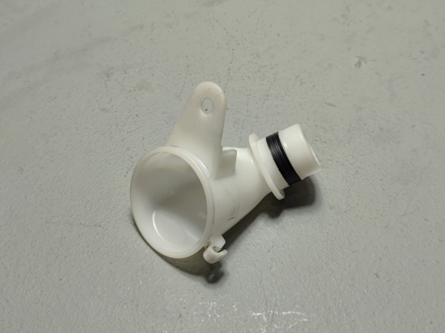 Горловина бачка омивача 8530106010 TOYOTA