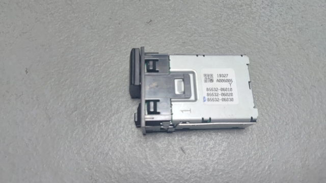 USB-розгалужувач 8553206010 TOYOTA