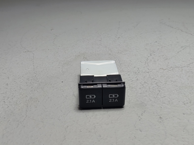 USB-розгалужувач 8553215010 TOYOTA