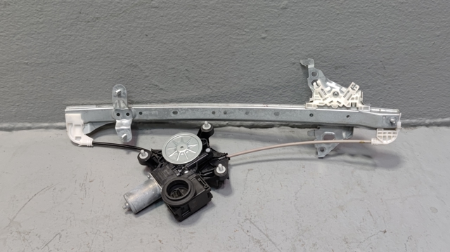 Мотор склопідйомника дверей задніх, правих 857100R020 TOYOTA
