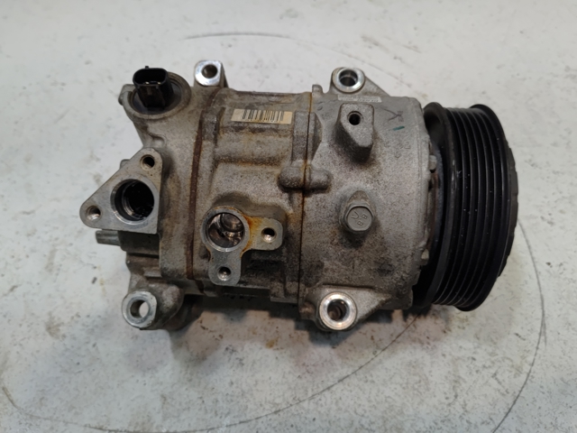 Компресор системи кондиціювання 8831006570 TOYOTA