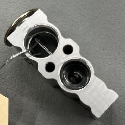 Клапан розширювальний 8851533080 TOYOTA