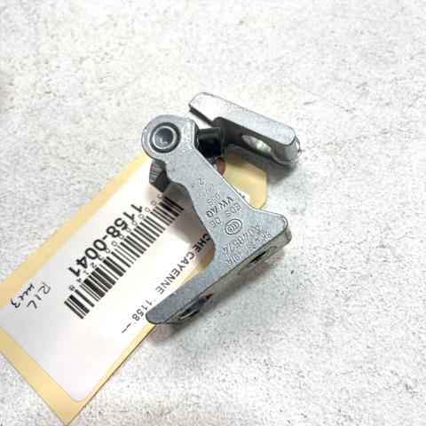 Завіса дверей задніх лівих 8K0831401A PORSCHE