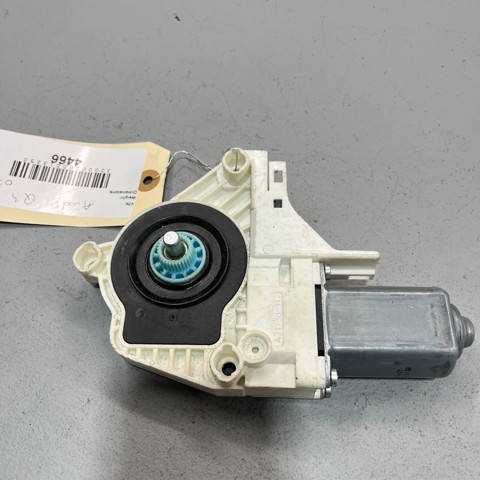 Двигун склопідіймача двері передньої, правої 8K0959802B VAG