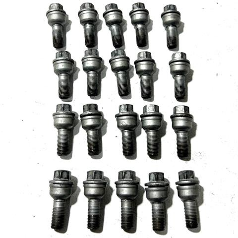 Колісний болт 8R0601295 VAG