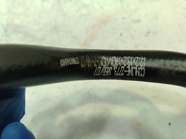 Трубка масляного радіатора АКПП, нижня 8W0317818D VAG