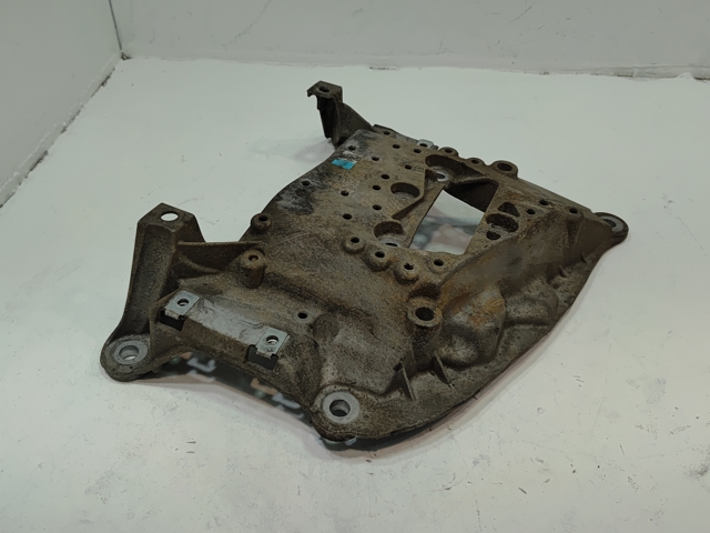 Кронштейн подушки коробки передач 8W0399262AR VAG