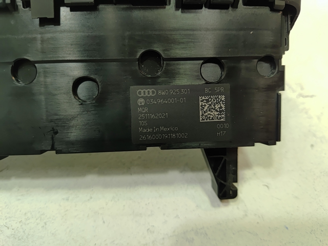 Блок кнопок центральної консолі 8W0925301BC VAG