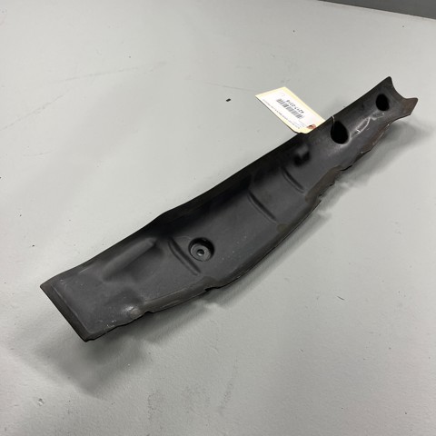 Ущільнювач крила 8W6821111 VAG