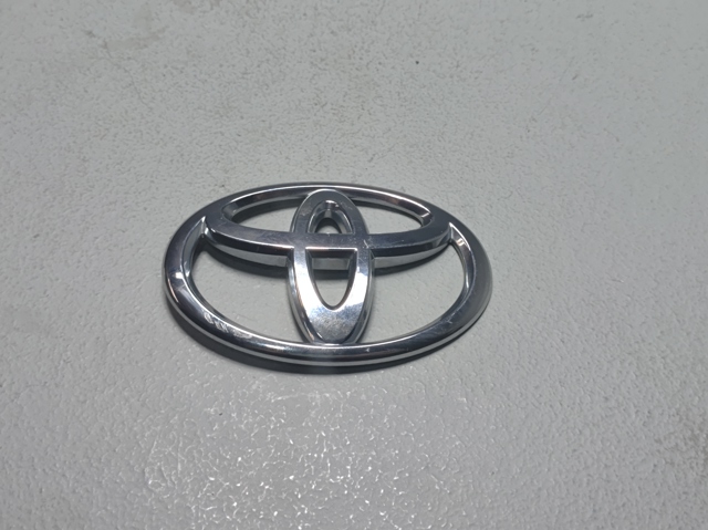 Фірмовий значок на кришку багажника 9097502069 TOYOTA