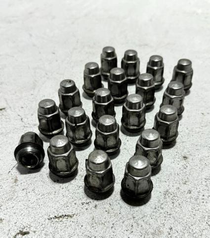 Гайка колеса 9594682 GM