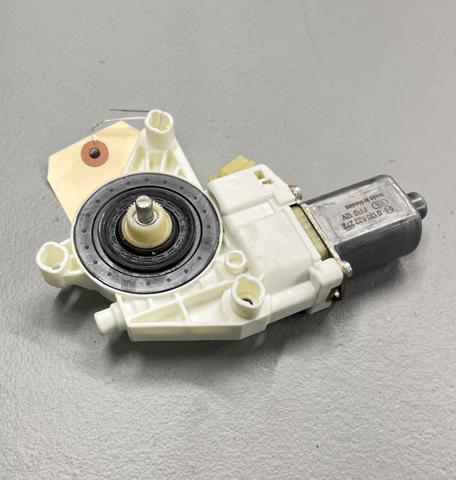 Мотор склопідйомника дверей передніх, лівих A1669060201 MERCEDES