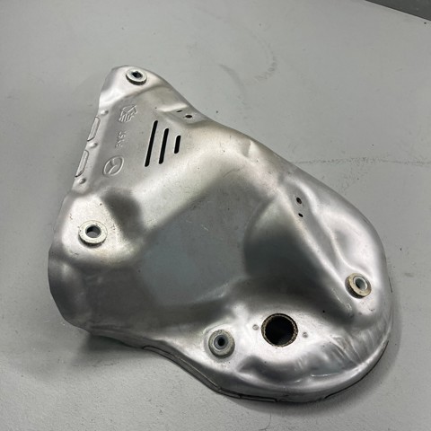 Кришка випускного колектора PY9713390 MAZDA