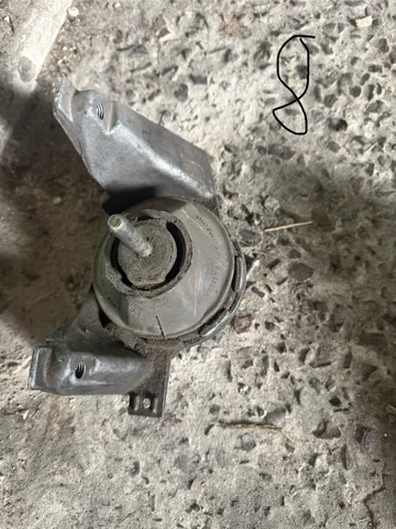 Права подушка двигуна 4A0199352 VAG