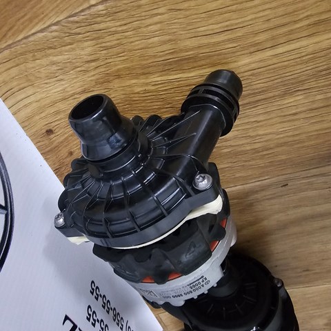Водяний насос охолодження електро додатковий A0005003800 MERCEDES