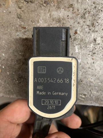 Датчик рівня положення кузова, передній A0035426618 MERCEDES