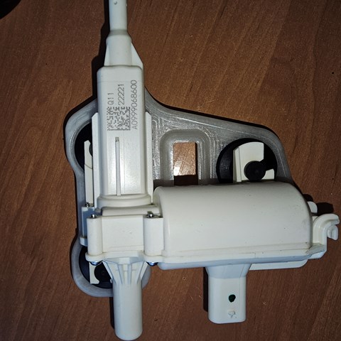 Мотор (клапан) дотягування багажника A0999068600 MERCEDES