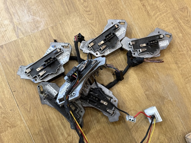 Регулятор оборотів пічки A2108211551 MERCEDES