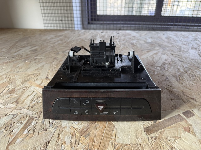 Кнопка аварійки A2116800552 MERCEDES