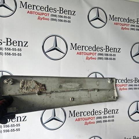 Рамка номерного знака автомобіля передня A2118850181 MERCEDES