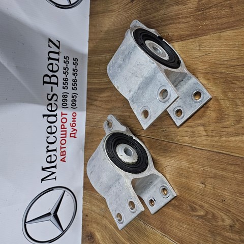 Сайлентблок нижнього важеля передньої підвіски A2473331100 MERCEDES