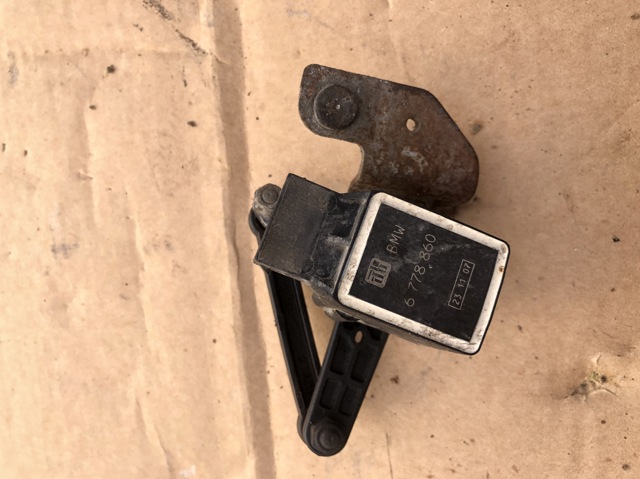 Датчик рівня положення кузова, передній правий 37146784696 BMW