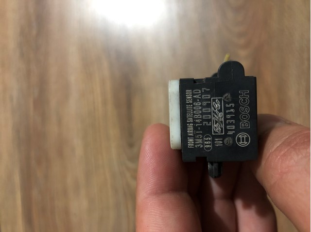 Датчик Айрбег передній 3M5T14B006AD BOSCH