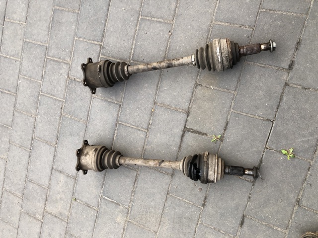 Піввісь задня, права 4234026021 TOYOTA