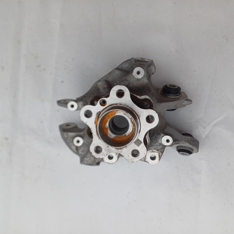 Кулак поворотний лівий 33306899303 BMW