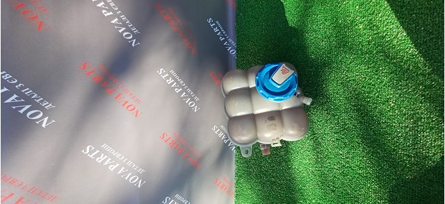 Бачок системи охолодження, розширювальний 4M0121403C VAG