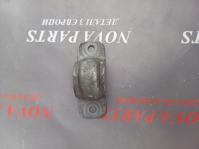 Хомут кріплення втулки стабілізатора, переднього 4M0411336 VAG