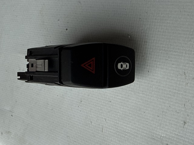 Кнопка аварійки 61316842274 BMW