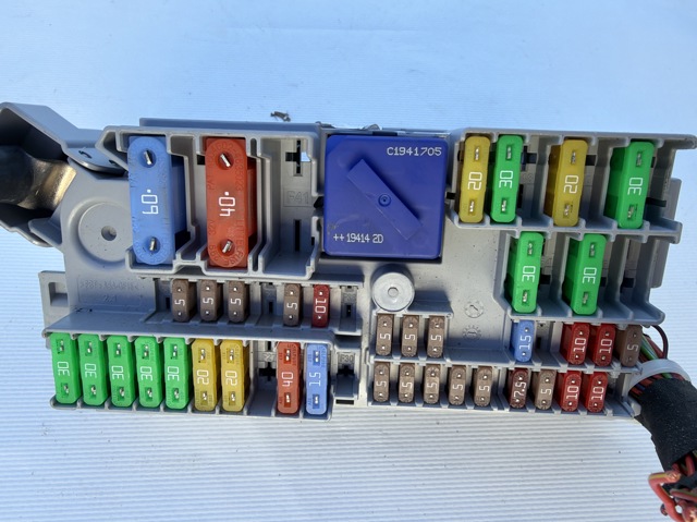 Коробка запобіжників 6807487 BMW