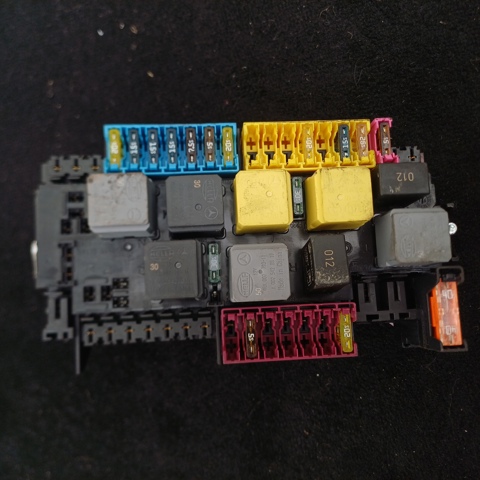 Коробка запобіжників A1669068201 MERCEDES