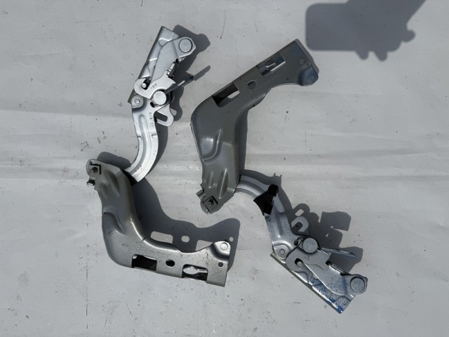 Петля капота, права A2138800228 MERCEDES