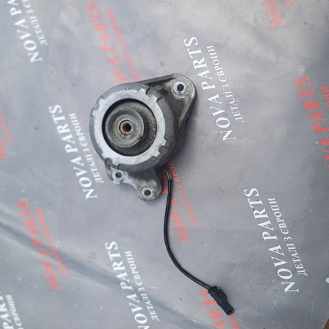 Ліва подушка двигуна A2532400700 MERCEDES