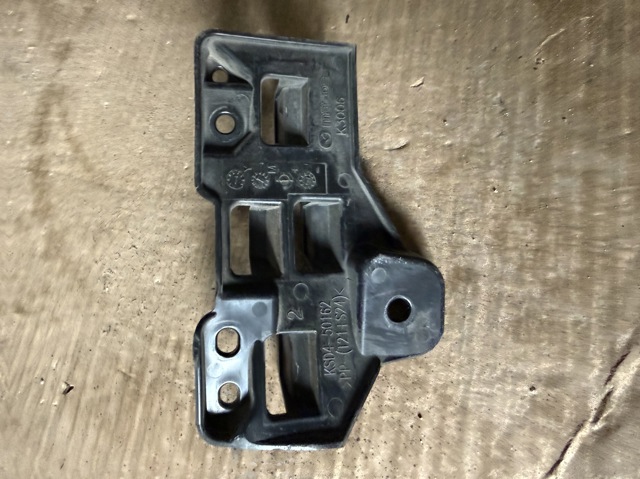 Кронштейн решітки радіатора KSD450162 MAZDA