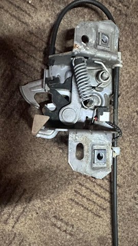 Замок кришки капота 30716529 VOLVO