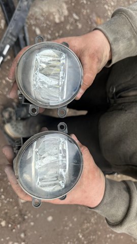 Протитуманка права 8121048050 TOYOTA