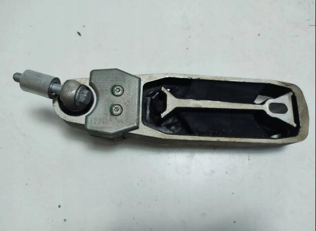 Подушка (опора) двигуна, права верхня 31430195 VOLVO