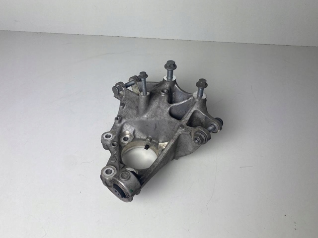 Кулак поворотний лівий 32246249 VOLVO