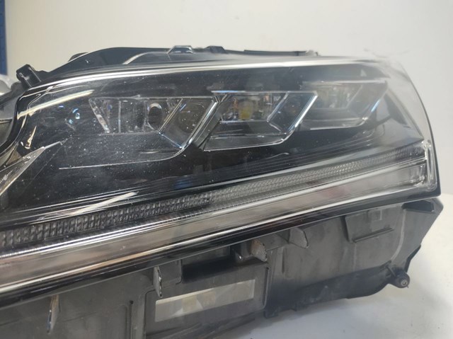 Блок фара ліва 8118548D40 TOYOTA