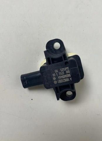 Датчик подушки безпеки A1668210351 MERCEDES